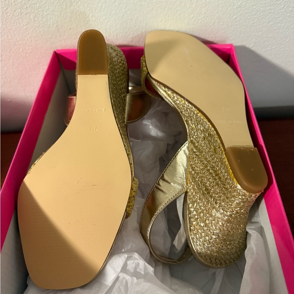 Lily Pulitzer Metallic Gold wedge - Picture 3 of 8
